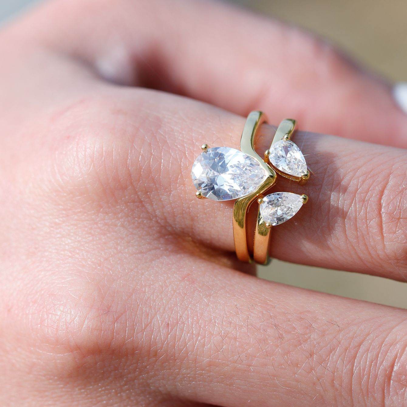 S925 Silver Two-Piece Set Moissanite Ring 1.75ct Pear-Cut Center Stone Exquisite for Stacking - MOWTE