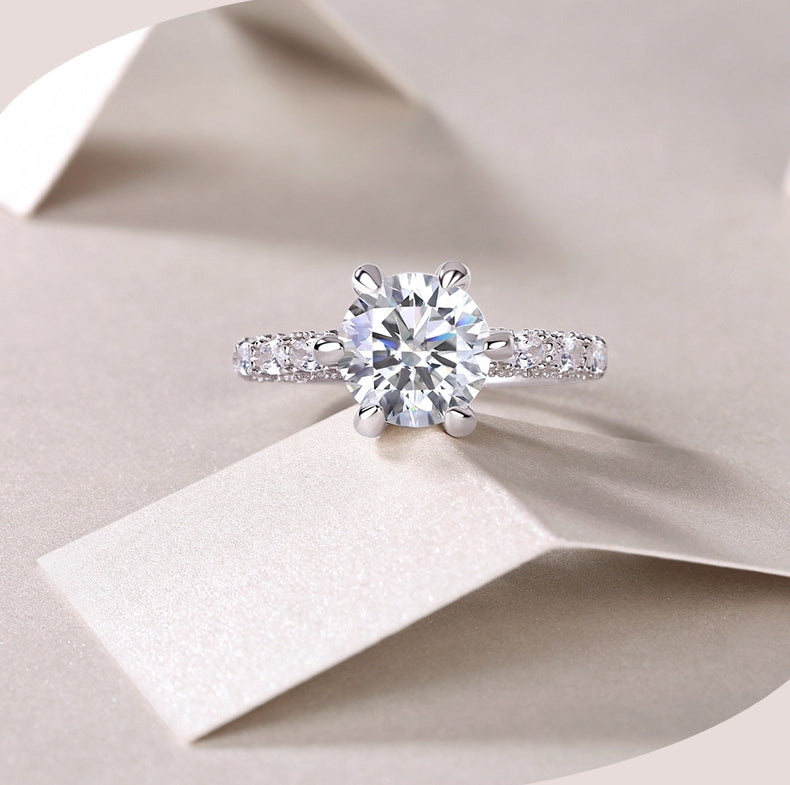 S925 Sterling Silver Luxuriously Set Light Luxury Moissanite Ring