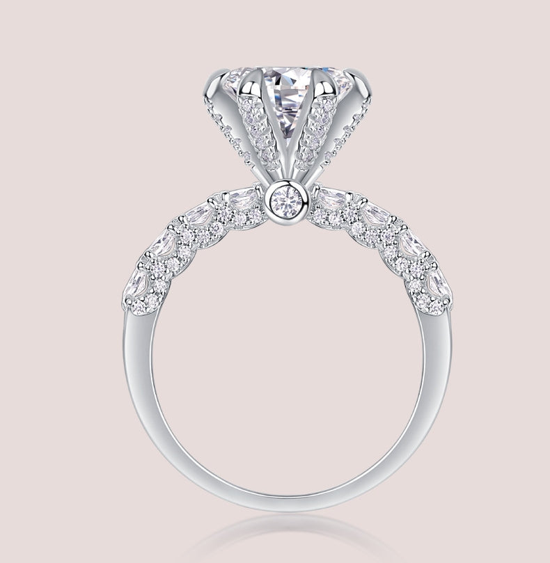 S925 Sterling Silver Luxuriously Set Light Luxury Moissanite Ring