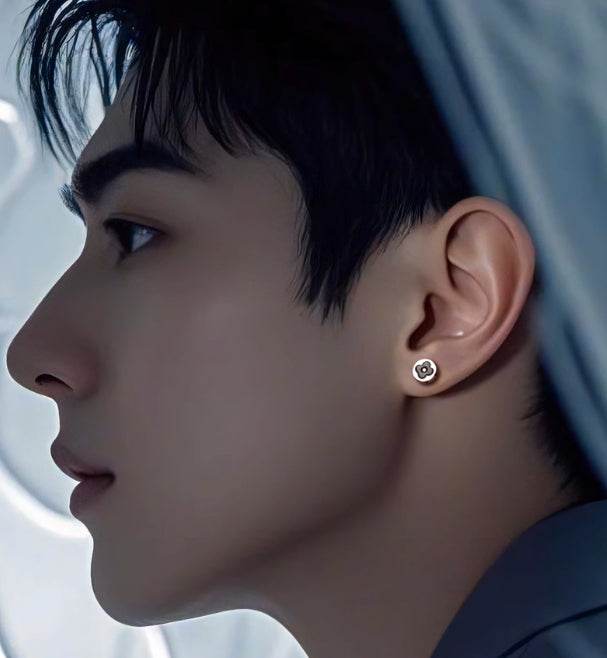 Retro distressed screw ear bone nails black studs - MOWTE