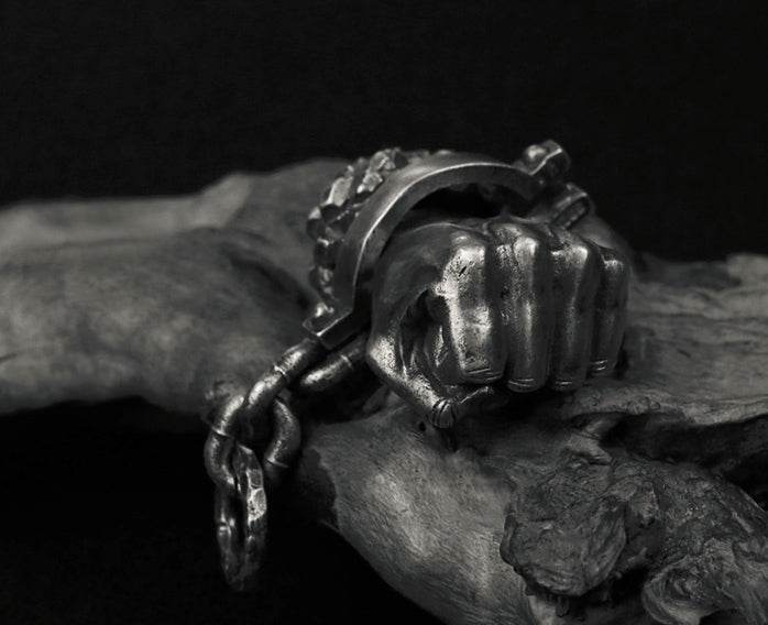 Men's fashion sterling silver fist pendant & necklace - MOWTE