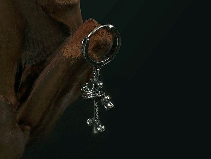 Men's vintage cross ear stud - MOWTE