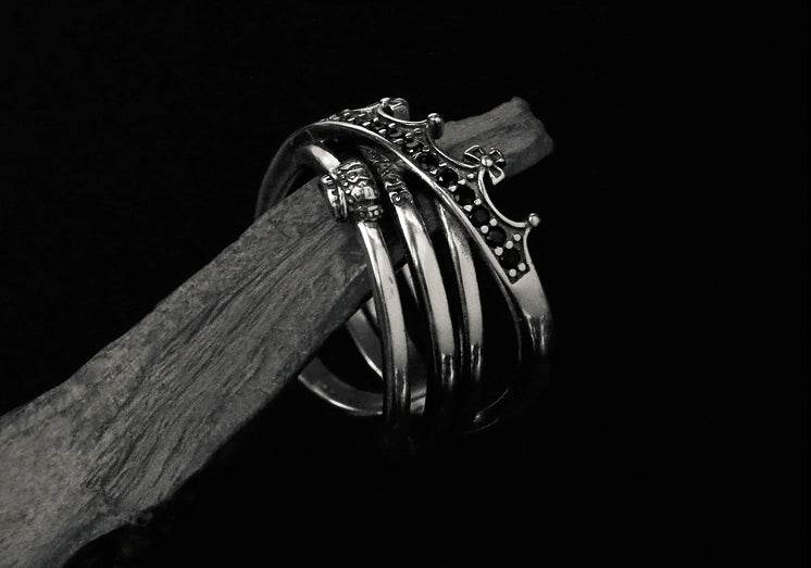 Men's fashion crown sterling silver ring - MOWTE