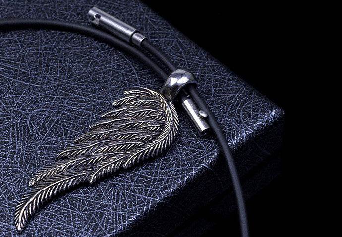 Men's fashion titanium steel wings never fade necklace - MOWTE